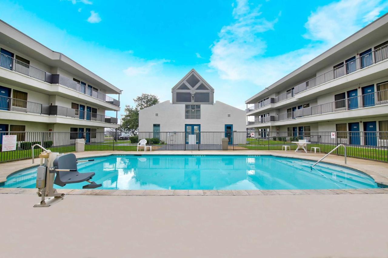 Studio 6-San Antonio, Tx - Airport Hotel Exterior photo